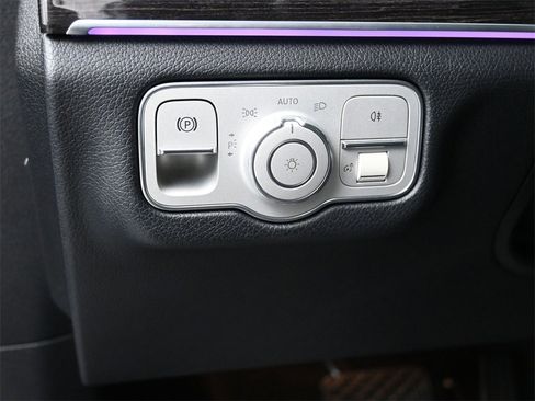 Used 2022 Mercedes-Benz GLE 350 4MATIC w/ Premium Package image 6