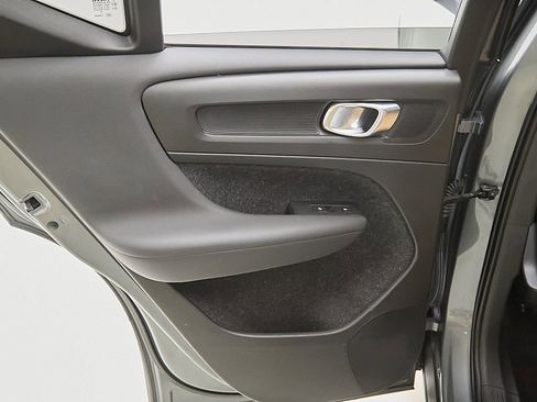 Used 2019 Volvo XC40 T5 Momentum image 20