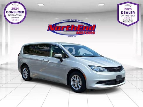 Used 2023 Chrysler Voyager LX FWD image 1