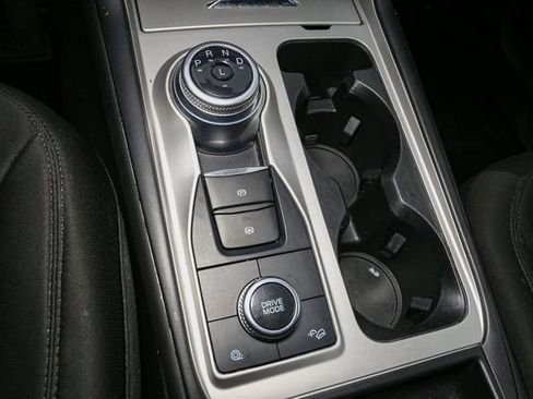 Used 2022 Ford Explorer XLT image 28