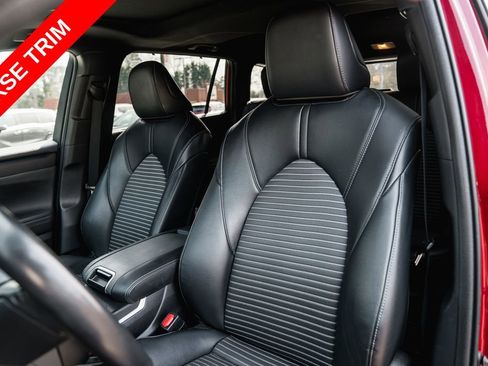 Used 2023 Toyota Highlander XSE FWD image 26
