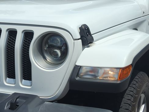 Used 2021 Jeep Wrangler Unlimited Sahara AWD/4WD image 29