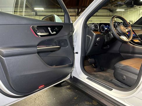Used 2026 Mercedes-Benz GLC 300 4MATIC image 22