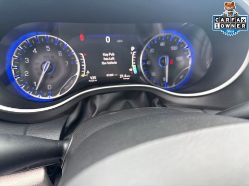 Used 2023 Chrysler Pacifica Touring-L FWD image 20