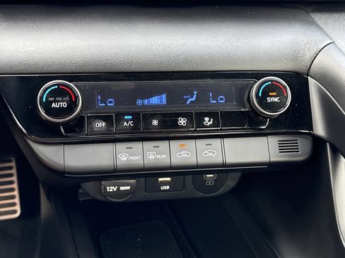 Used 2025 Hyundai Elantra Sport FWD image 24