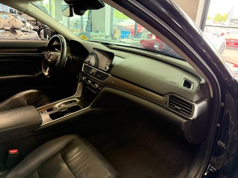 Used 2018 Honda Accord Touring image 30