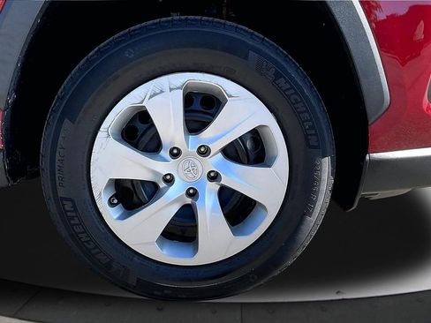Used 2022 Toyota RAV4 LE FWD image 32