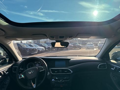 Used 2018 INFINITI QX30 AWD image 16