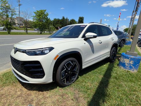 New 2026 Volkswagen Tiguan SEL R-Line AWD/4WD image 5