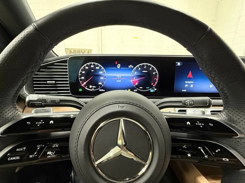 Used 2025 Mercedes-Benz GLS 580 4MATIC image 28
