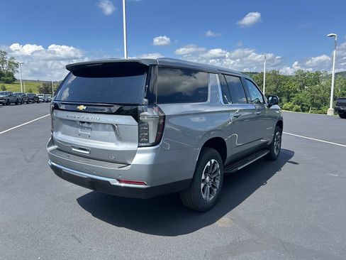 New 2026 Chevrolet Suburban LT w/ Comfort Package AWD/4WD image 7