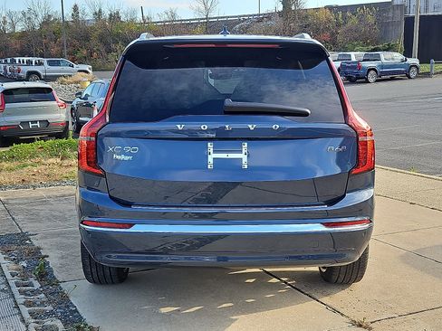 New 2026 Volvo XC90 B6 Plus w/ Protection Package Premier AWD/4WD image 5