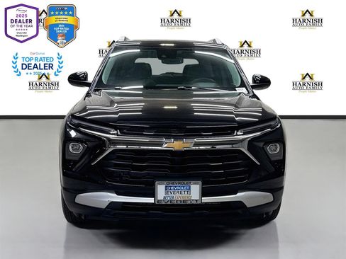 Used 2024 Chevrolet TrailBlazer LT w/ Convenience Package AWD/4WD image 2