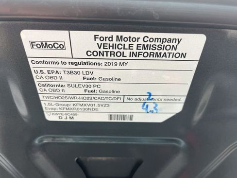 Used 2019 Ford Fusion SE FWD image 27