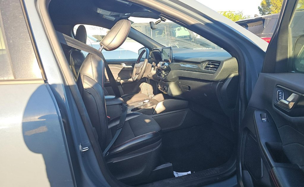 Used 2023 Ford Escape ST-Line AWD/4WD image 6