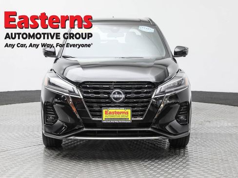 Used 2024 Nissan Kicks SR image 2