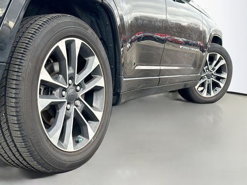 Used 2023 Jeep Grand Cherokee Overland w/ Luxury Tech Group IV image 15