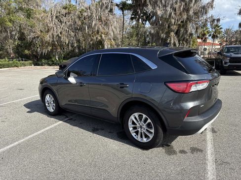 Used 2020 Ford Escape SE image 5