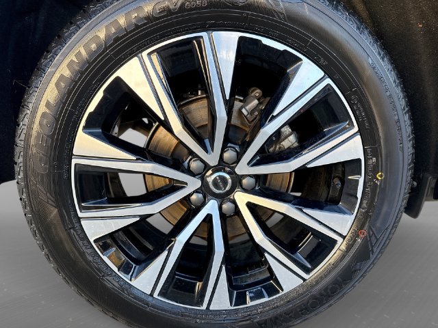 Certified 2024 Volvo XC60 B5 Plus w/ Protection Package Premier AWD/4WD image 22