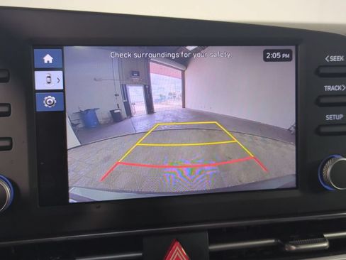Used 2025 Hyundai Elantra Hybrid FWD image 23