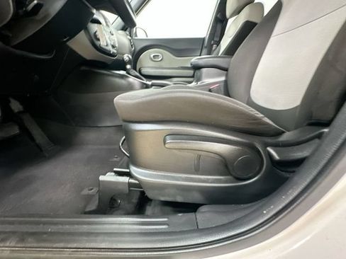 Used 2019 Kia Soul FWD image 14