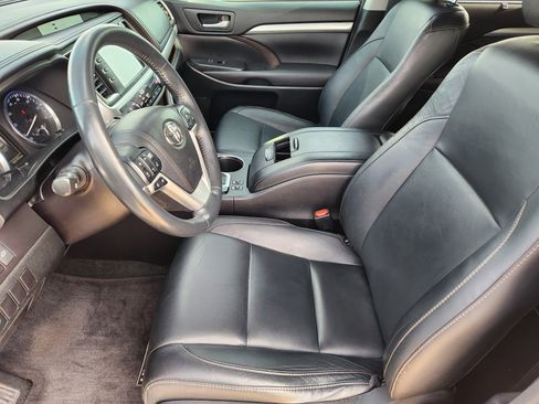 Used 2016 Toyota Highlander XLE image 16