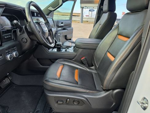 Used 2025 GMC Sierra 1500 AT4 w/ AT4 Premium Package AWD/4WD image 13