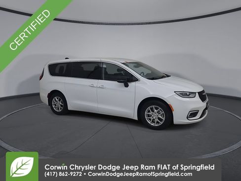 Used 2024 Chrysler Pacifica Touring-L FWD image 2
