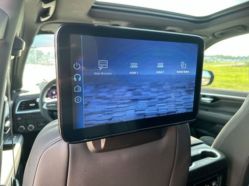 New 2025 Chevrolet Suburban Premier image 24