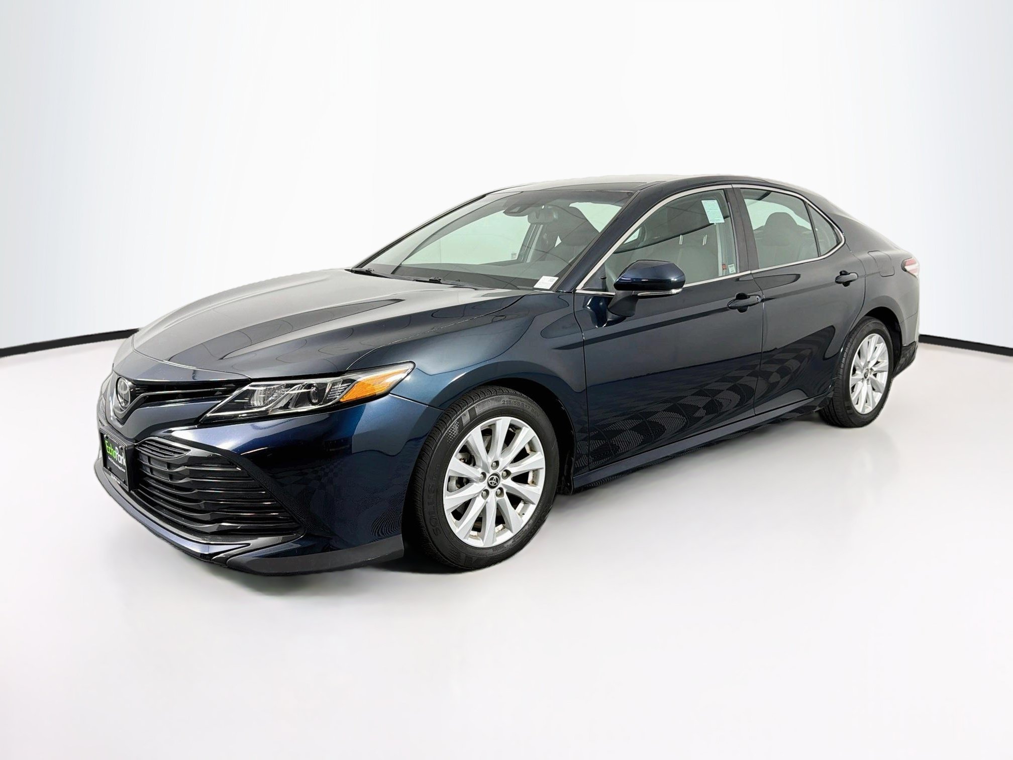 Used 2020 Toyota Camry LE w/ Convenience Package FWD image 3