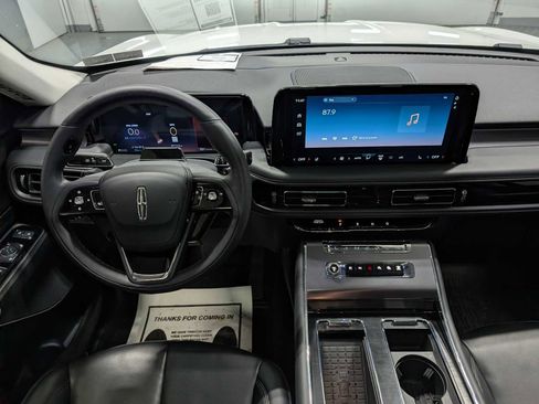 Certified 2025 Lincoln Aviator AWD w/ Jet Appearance Package image 18