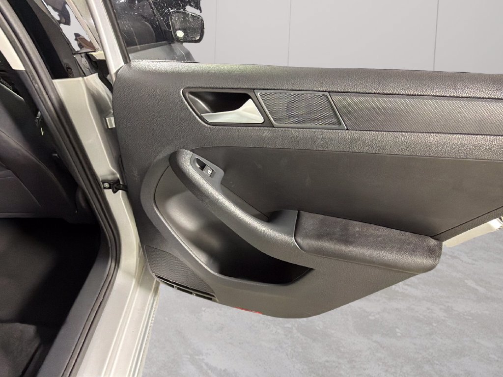 Used 2014 Volkswagen Jetta SE FWD image 31
