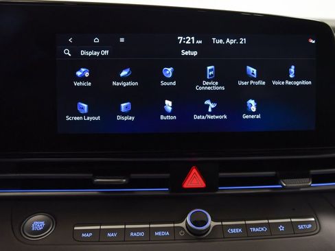 Used 2025 Hyundai Elantra SEL FWD image 9