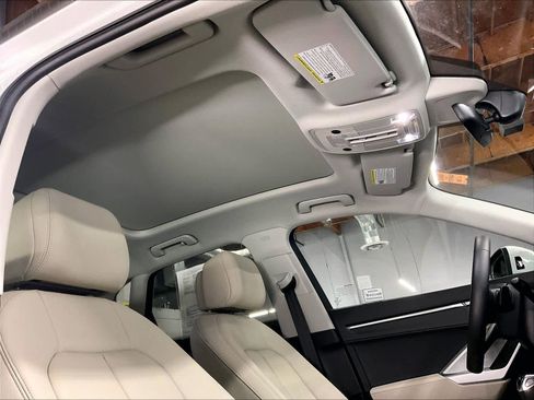 Certified 2025 Audi Q3 2.0T Premium image 23