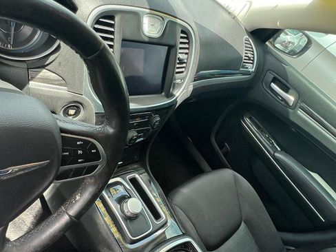 Used 2018 Chrysler 300 Touring RWD image 11