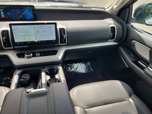 Used 2025 Ford Expedition Max Active AWD/4WD image 21