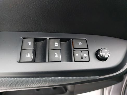 Used 2019 Toyota Highlander LE FWD image 27