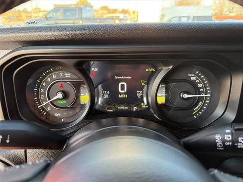 Used 2025 Jeep Wrangler Willys image 27