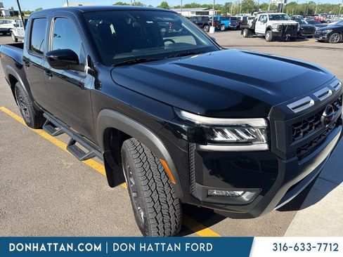 Used 2025 Nissan Frontier PRO-4X image 3