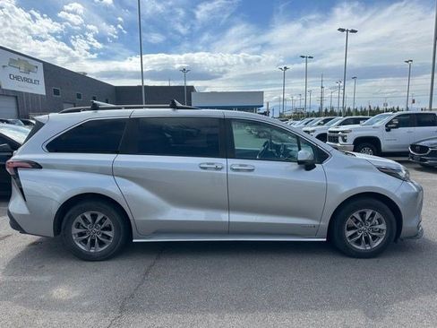 Used 2021 Toyota Sienna LE FWD image 7