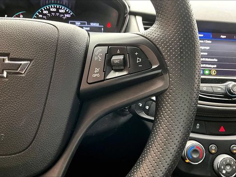 Used 2020 Chevrolet Trax LS FWD image 19