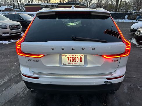 Used 2019 Volvo XC60 T5 Momentum w/ Multimedia Package image 5