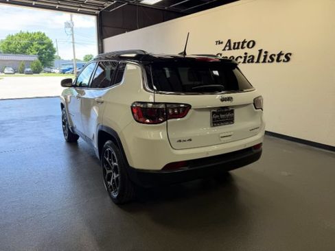 Used 2025 Jeep Compass Limited AWD/4WD image 4