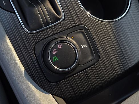Used 2019 GMC Acadia SLT FWD image 17