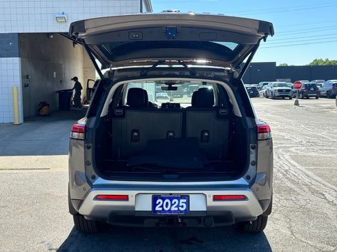 Used 2025 Nissan Pathfinder Platinum AWD/4WD image 34