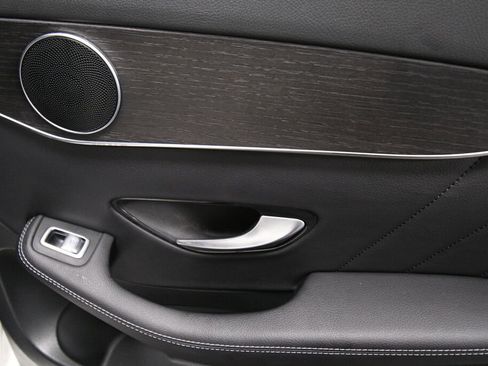 Used 2022 Mercedes-Benz GLC 300 4MATIC image 26