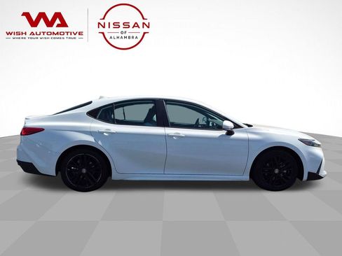 Used 2025 Toyota Camry SE FWD image 4