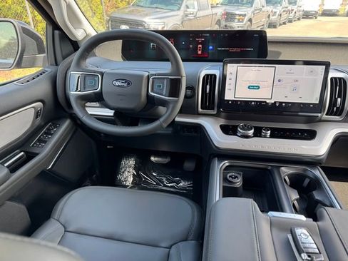 New 2026 Ford Expedition Active image 14
