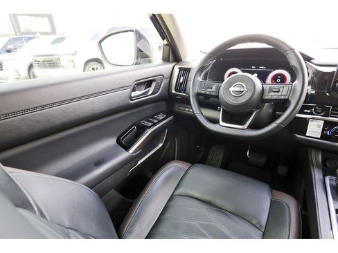 Used 2025 Nissan Pathfinder Platinum w/ Cargo Package image 6