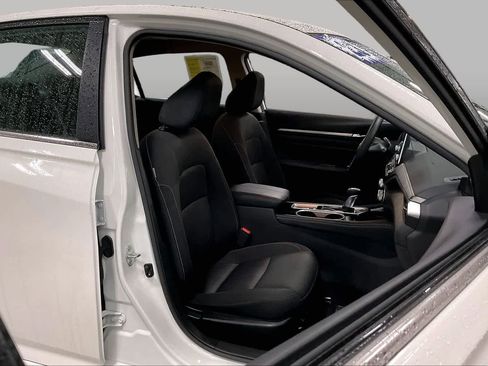 Used 2023 Nissan Altima 2.5 SV AWD/4WD image 9
